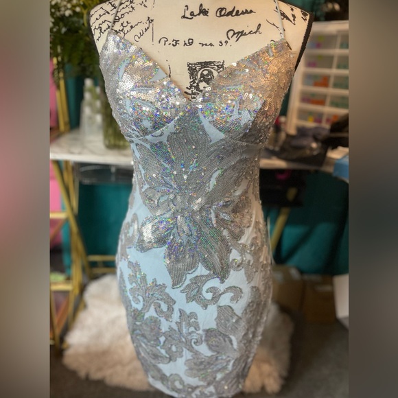 NWT! Sz 11/12 Light Blue & Silver Sequined Prom/Homecoming Dress - Picture 5 of 12
